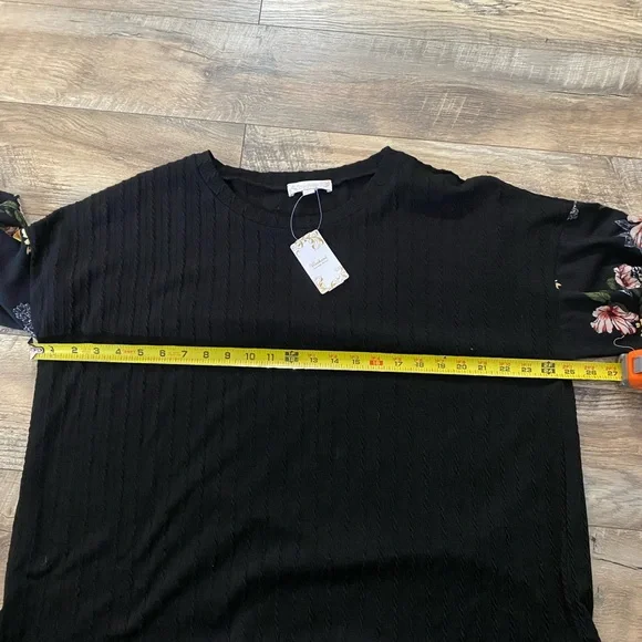 Weekends by Suzanne Betro Blouse - Picture 10 of 10